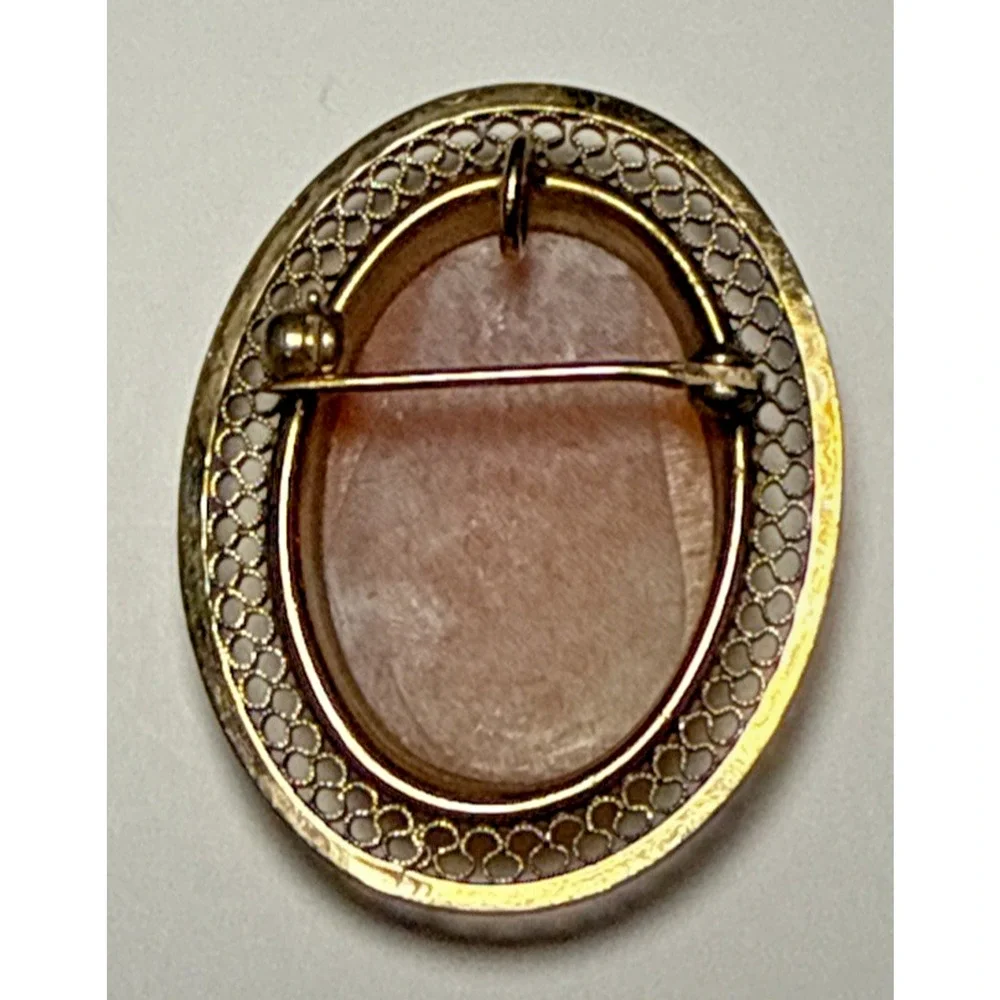 Vintage Gold Tone Cameo Style Brooch‎ J-2L